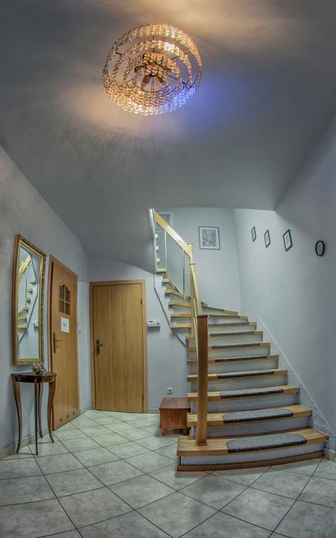 Wilanowska Hostel Warsaw Exterior photo